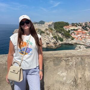 Meet your Posher, Claire